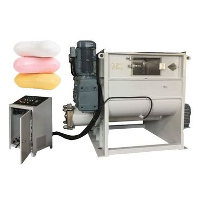 Precieze zeepnoedels die worden gemengd met een zeepmixer en elektrische/stoomverwarming
